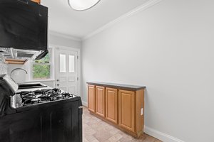 16. Kitchen.JPG