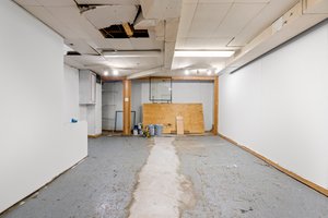 30. Family room.JPG