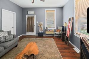  Photo 8