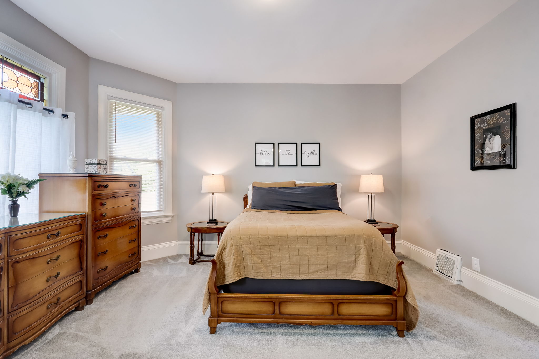 N Oakwood Ave-027