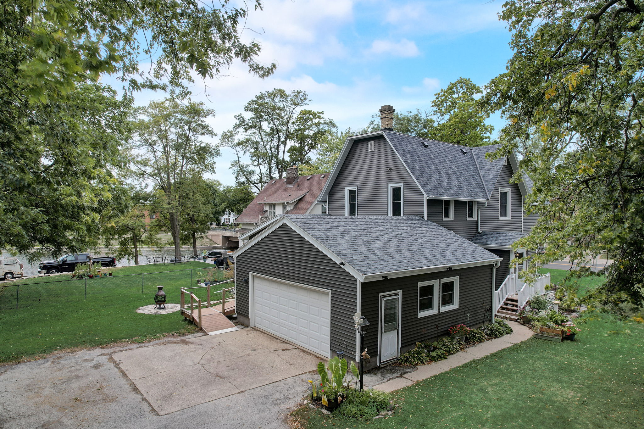 N Oakwood Ave-060