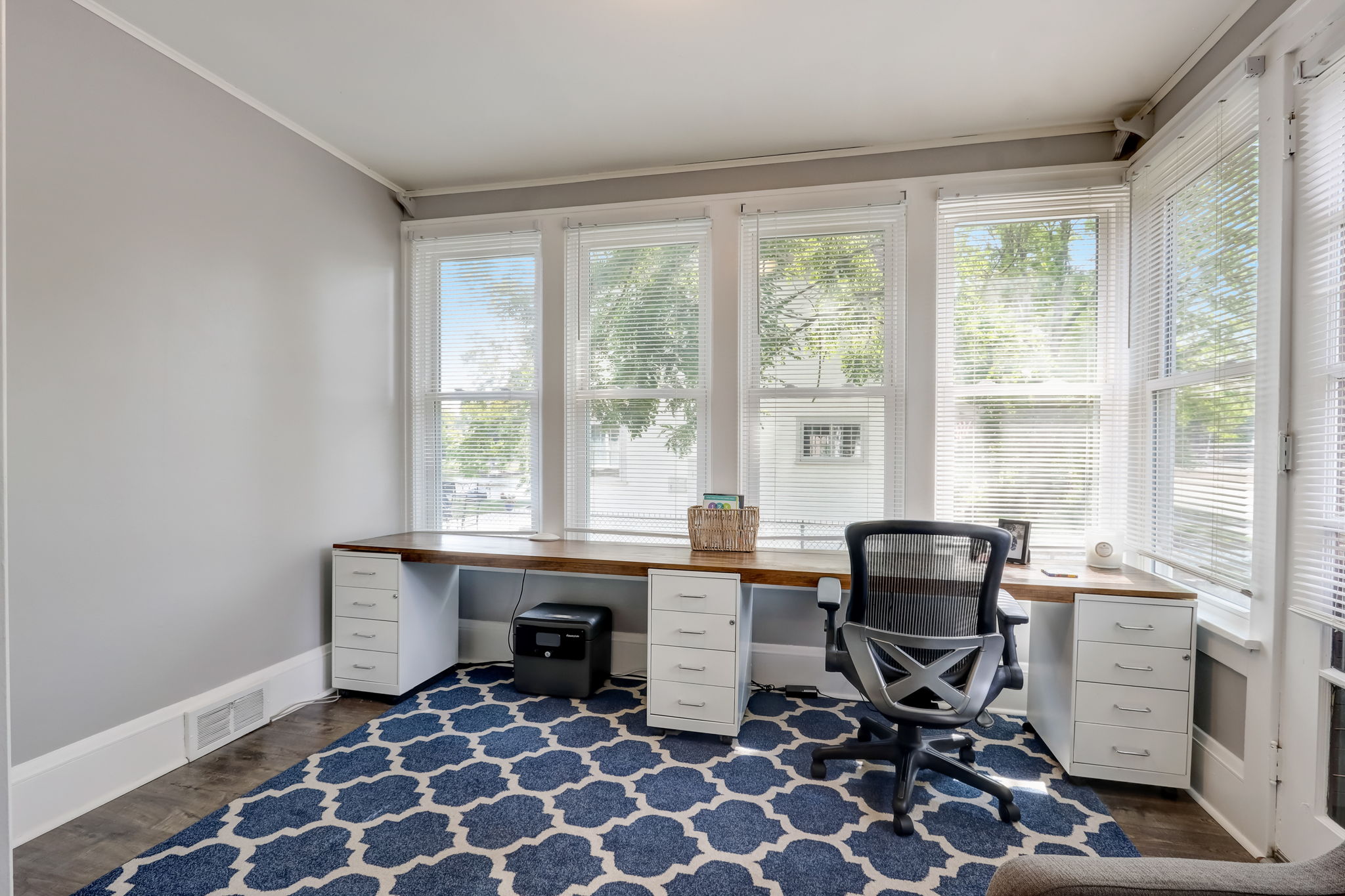 N Oakwood Ave-029