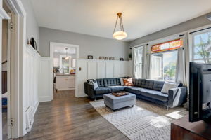 N Oakwood Ave-007
