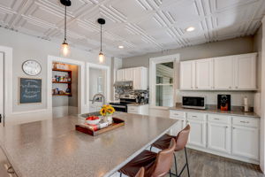 N Oakwood Ave-016