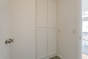 083_ 3130 Park Ave