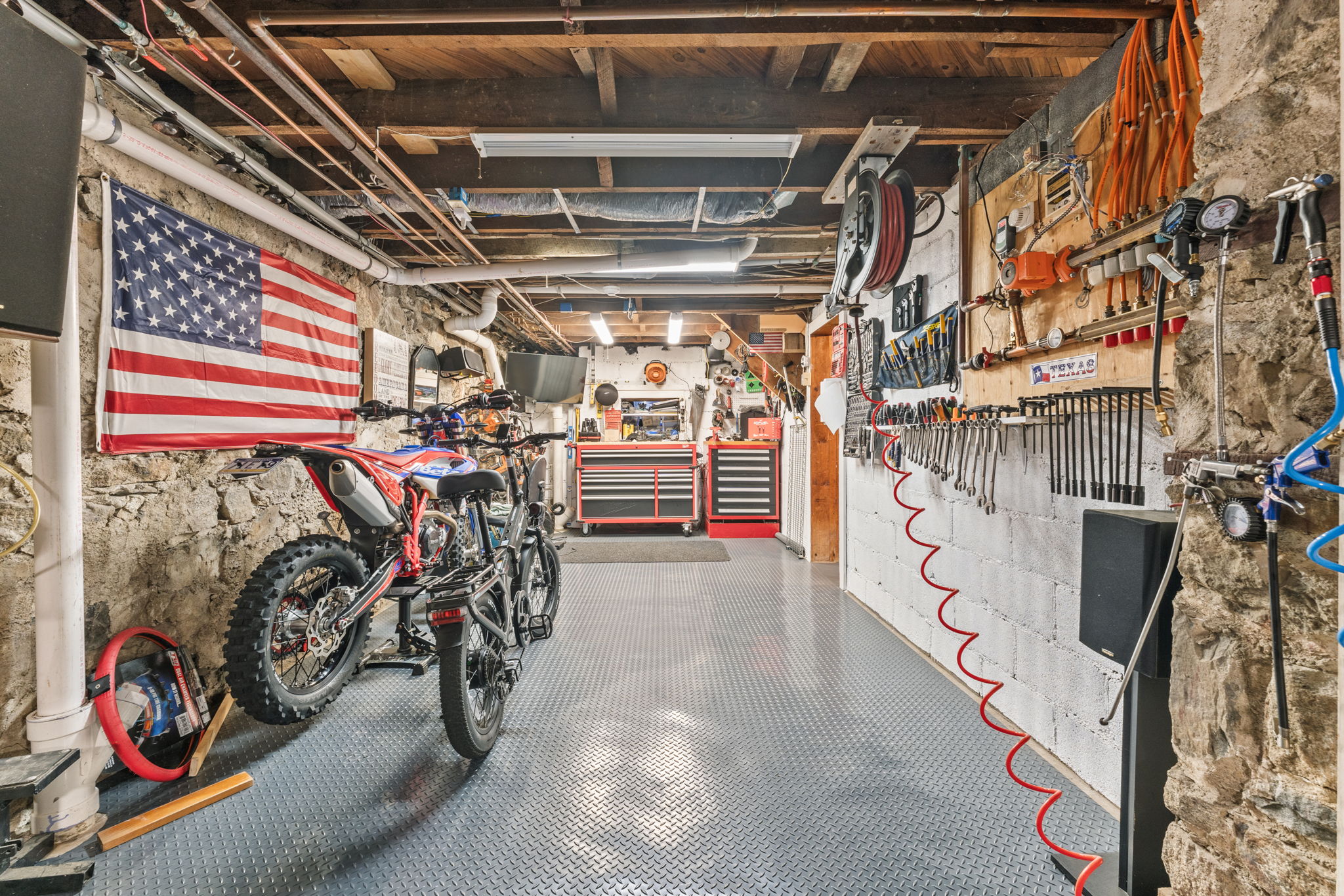 Workshop / 3rd Garage Bay