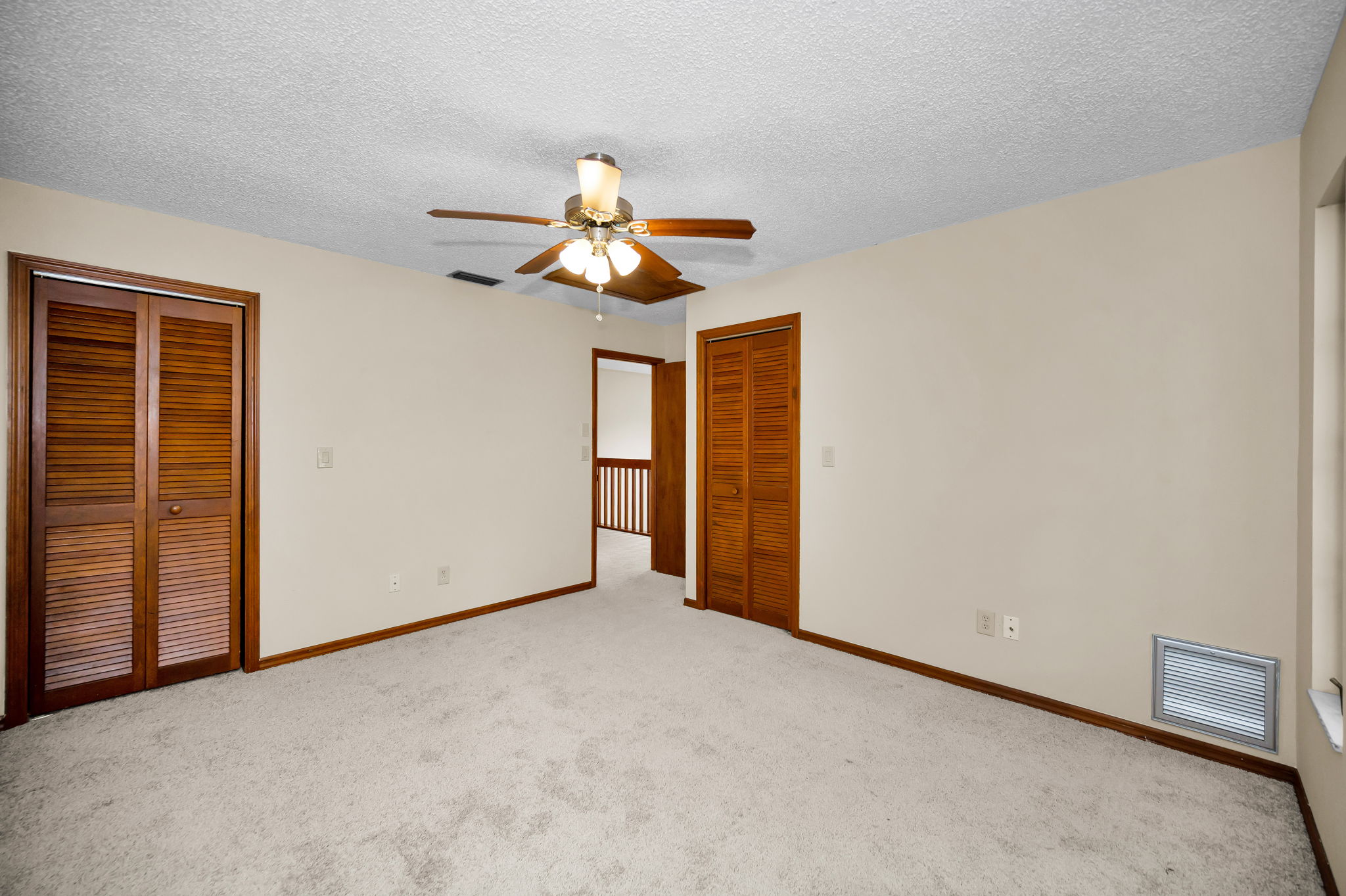 Upper Level Bedroom4