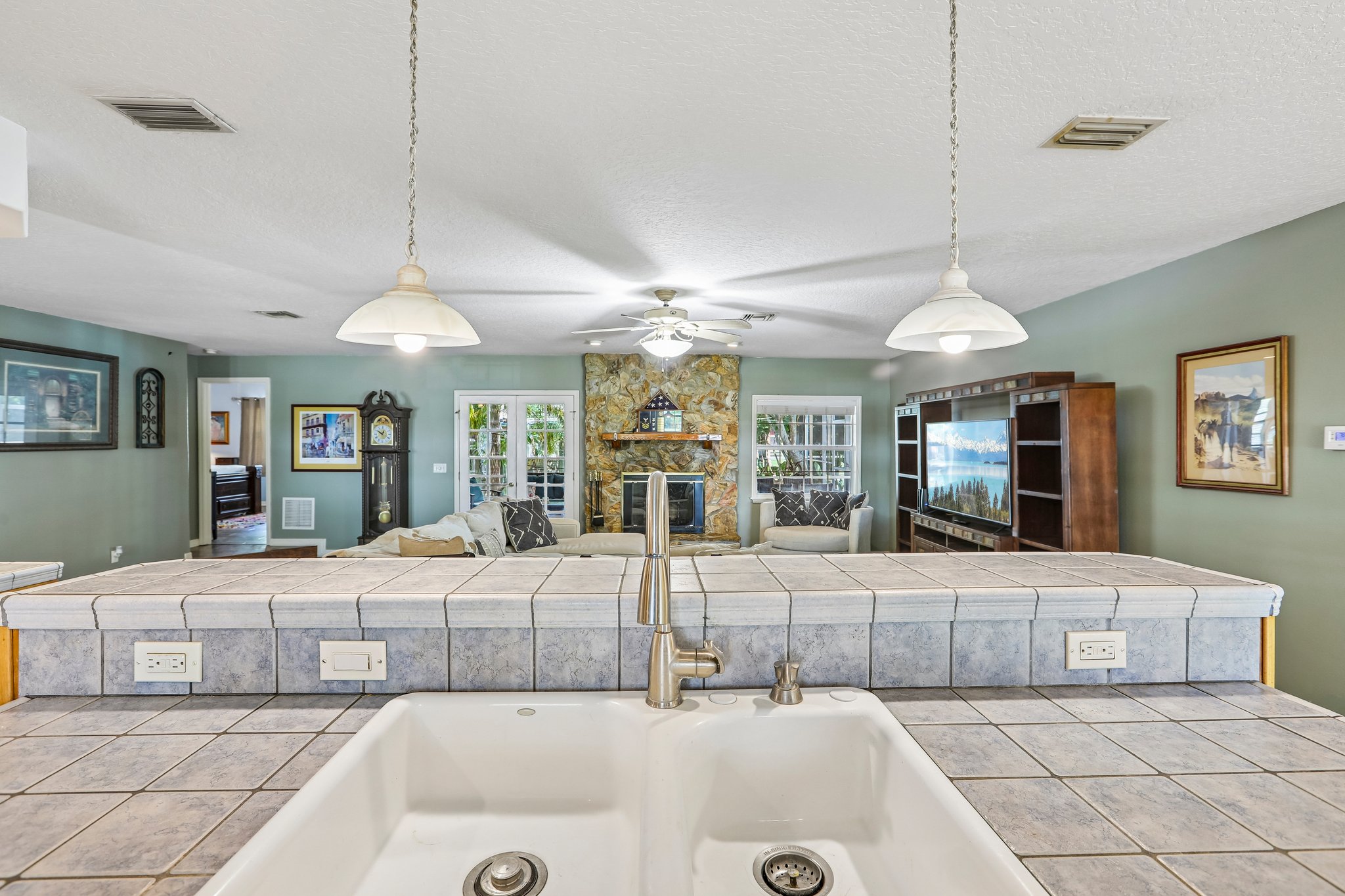 N Canal Dr-S1508-015.jpg