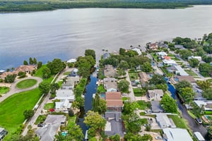 N Canal Dr-1508-910.jpg
