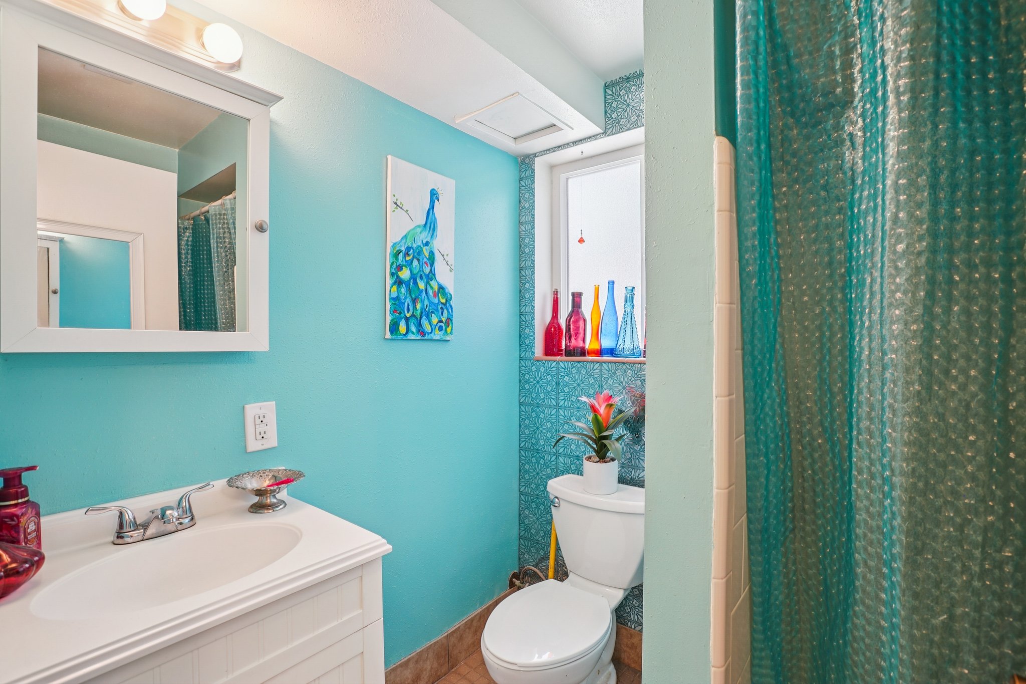 Downstairs 3/4 Bathroom.jpg