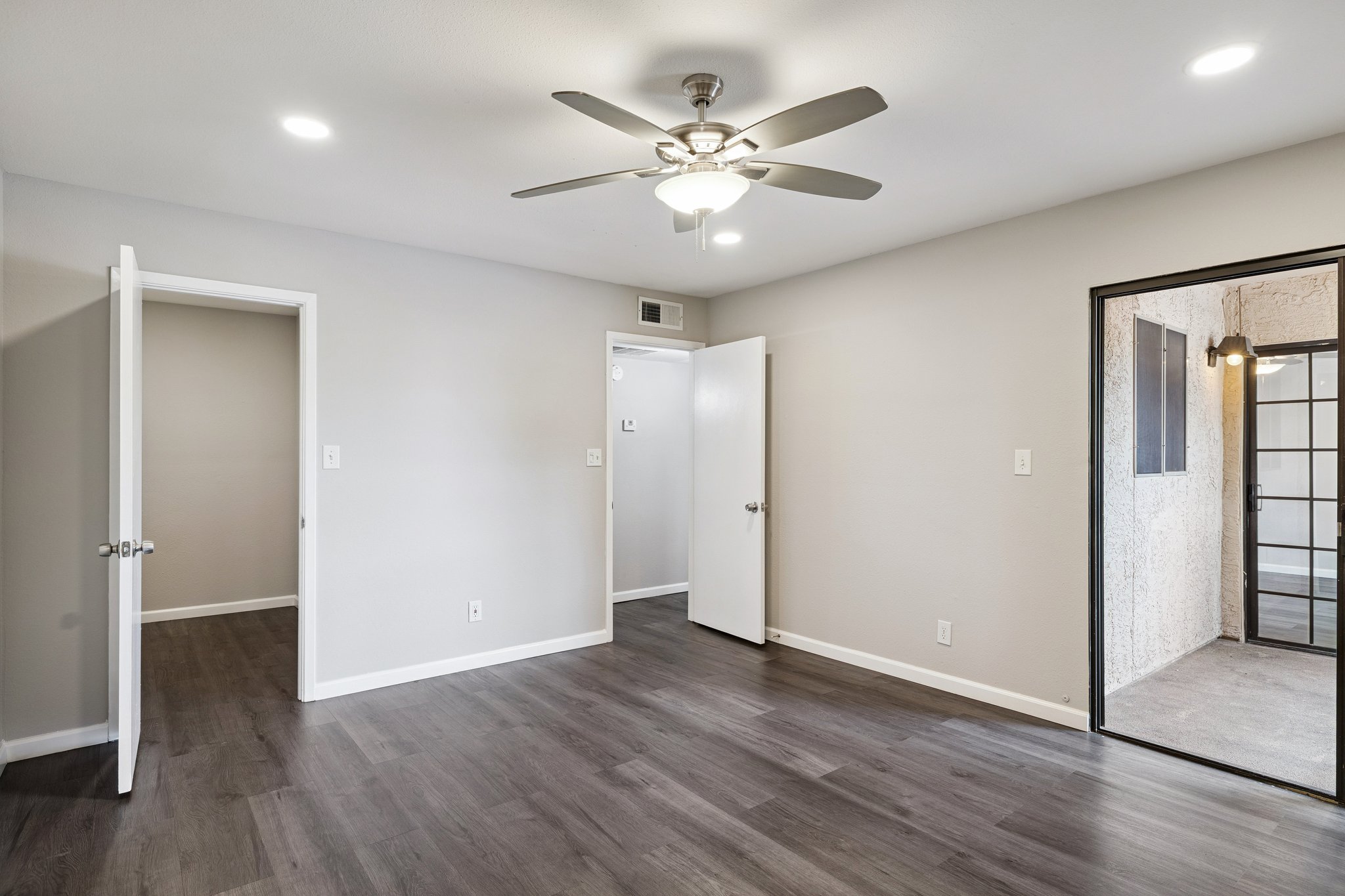 3131 W Cochise Dr 202 - 010.jpg