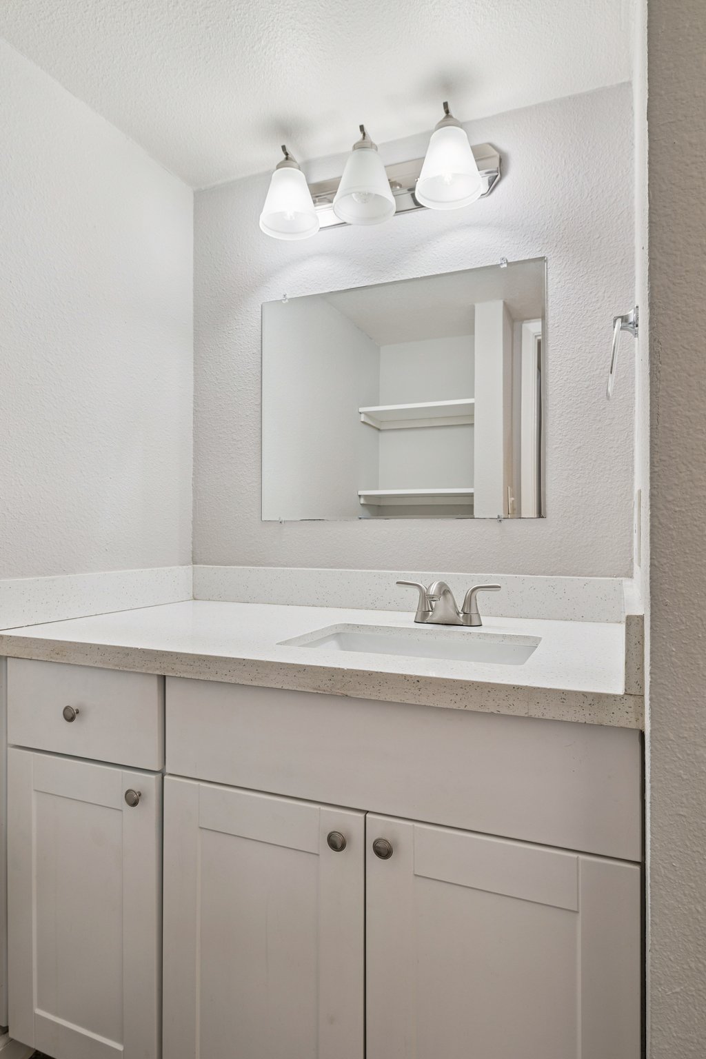 3131 W Cochise Dr 202 - 012.jpg