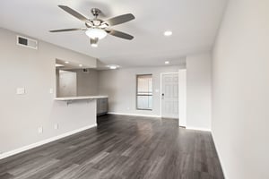 3131 W Cochise Dr 202 - 006.jpg
