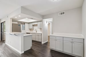 3131 W Cochise Dr 202 - 007.jpg