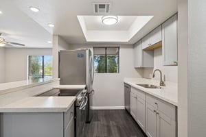 3131 W Cochise Dr 202 - 008.jpg