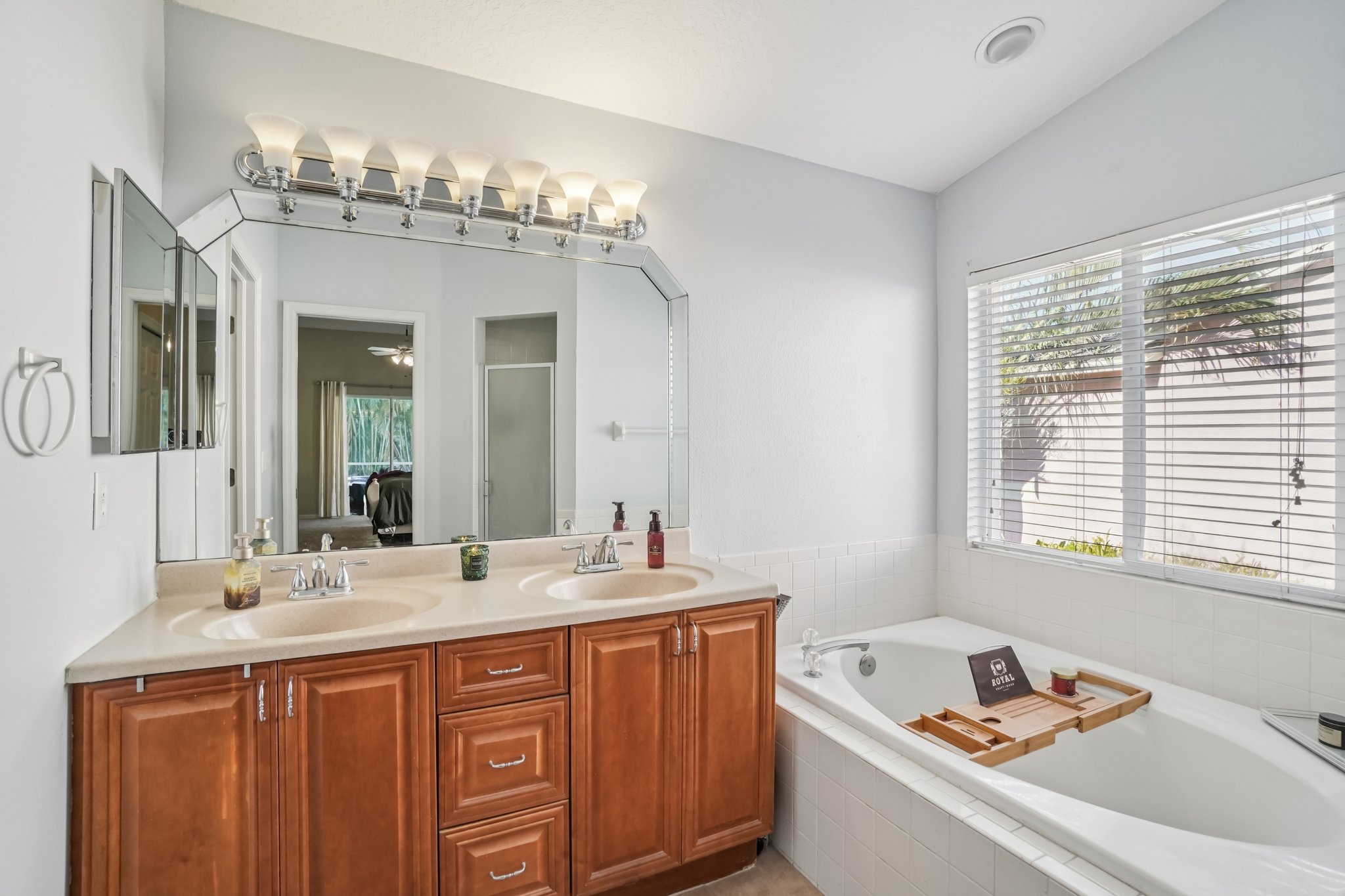 Shoreline Dr-S0512-032.jpg