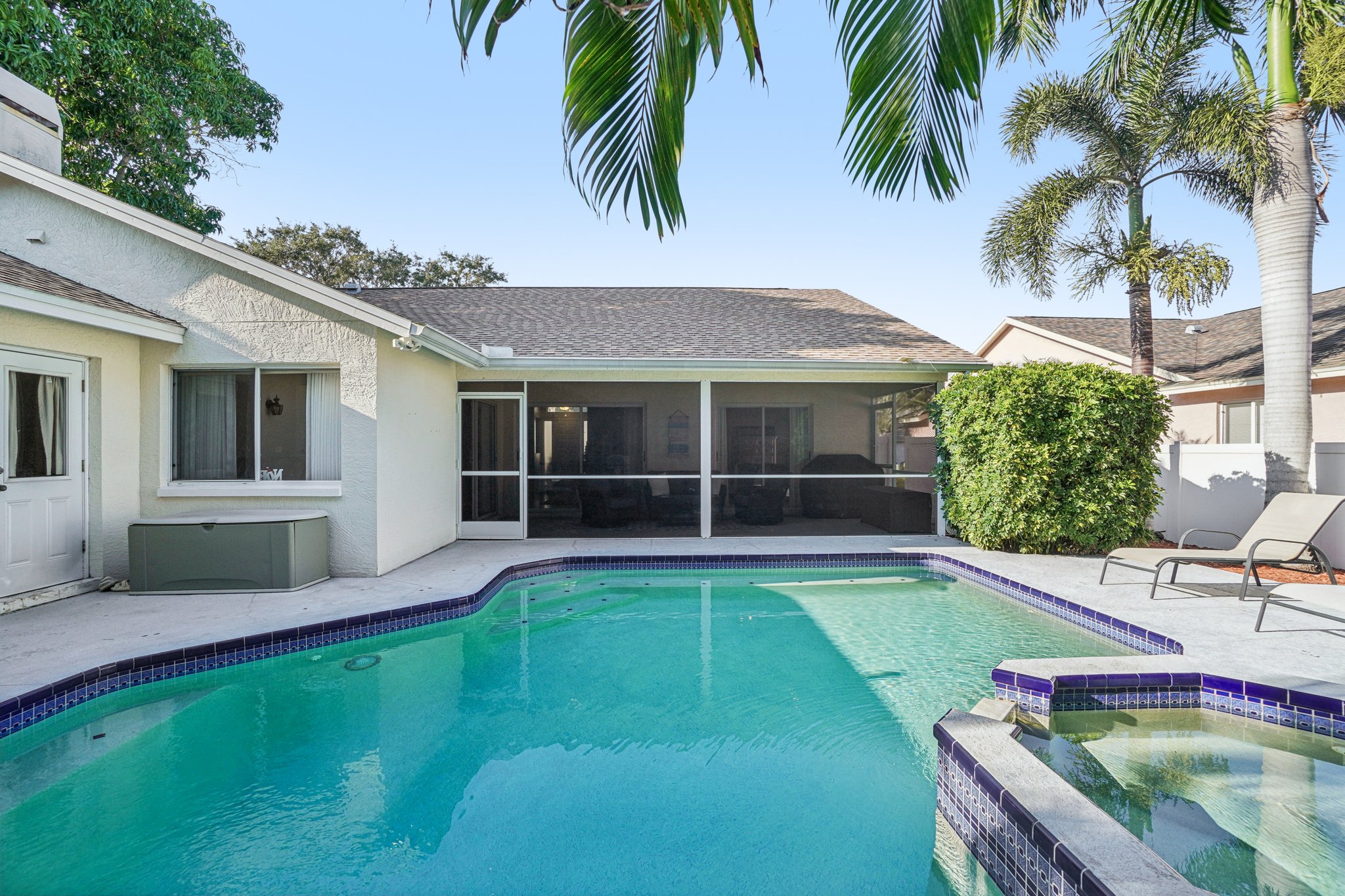 Shoreline Dr-S0512-038.jpg