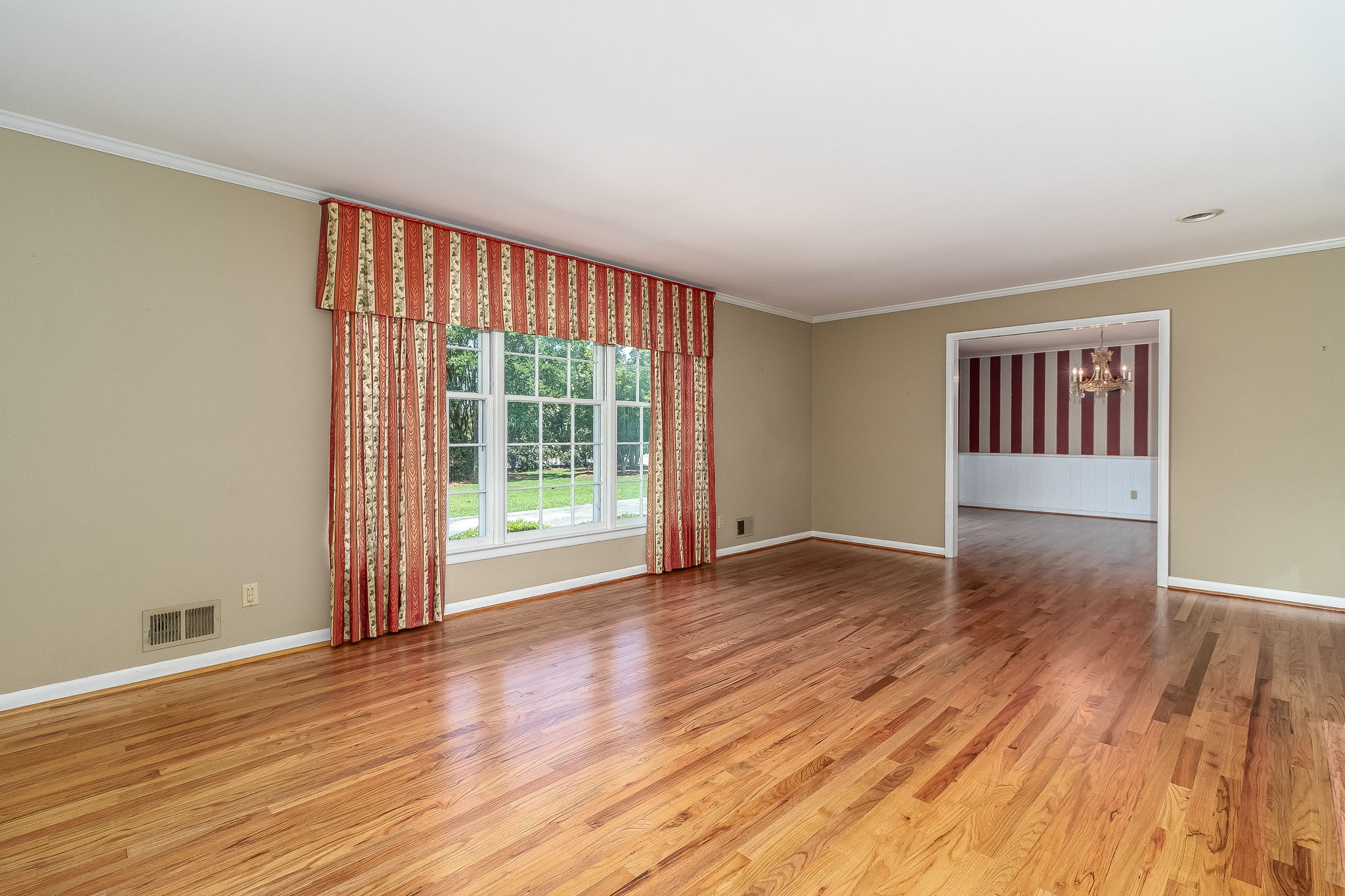 Living Room/Dining Room