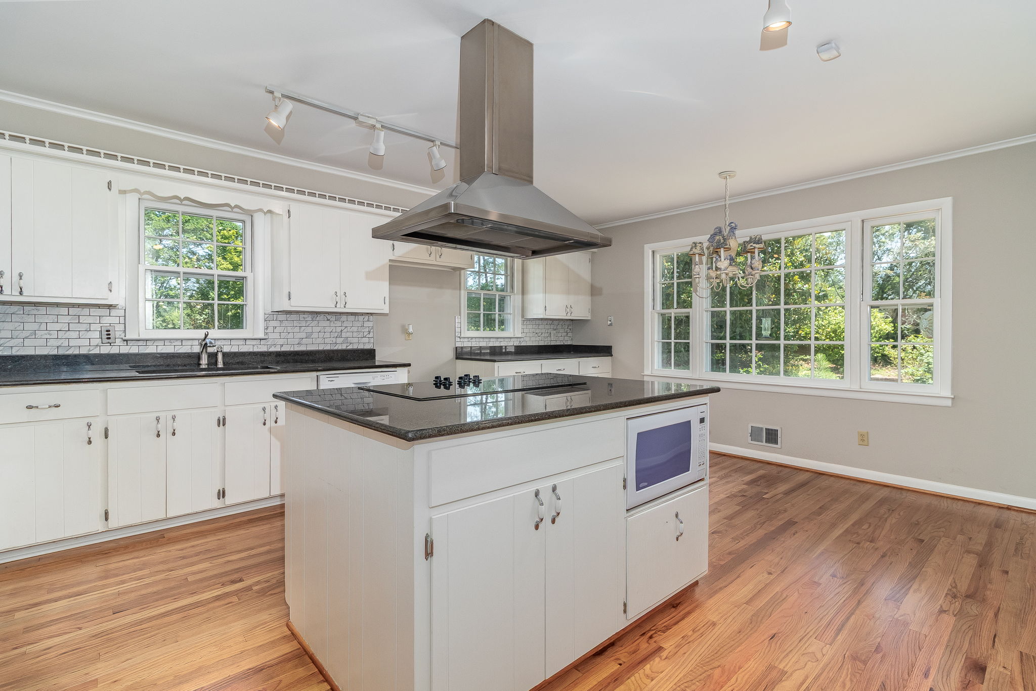 Kitchen/Breakfast Area