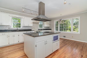 Kitchen/Breakfast Area