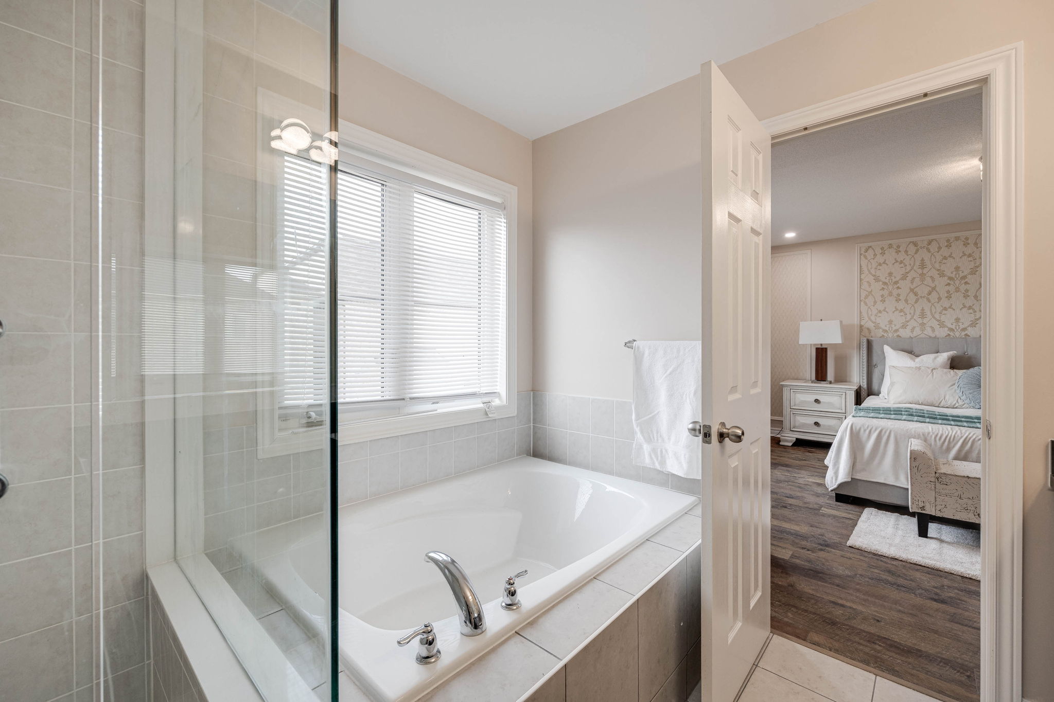 Burlington property showcase — delivered property photograph 33