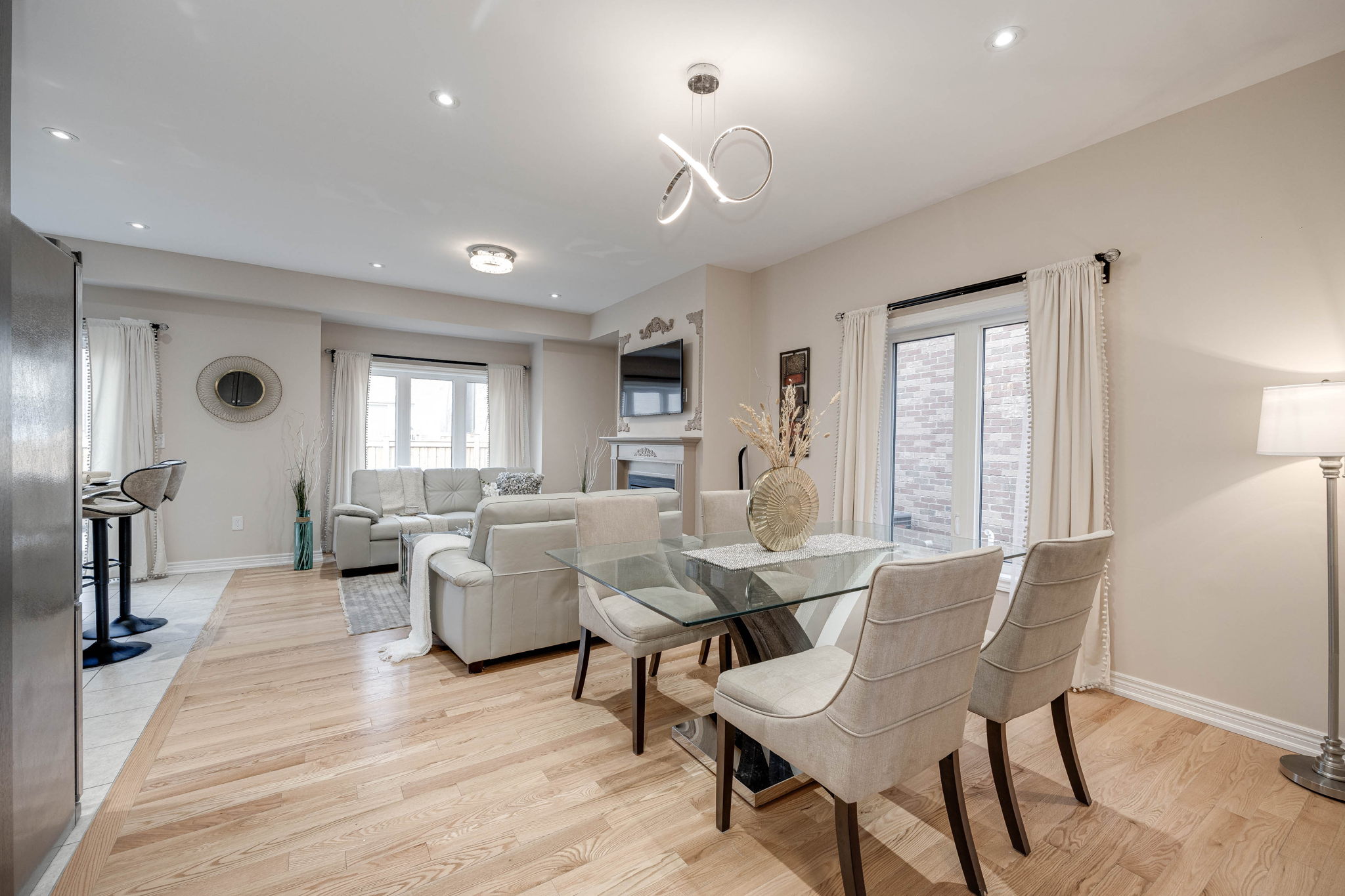 Burlington property showcase — delivered property photograph 17