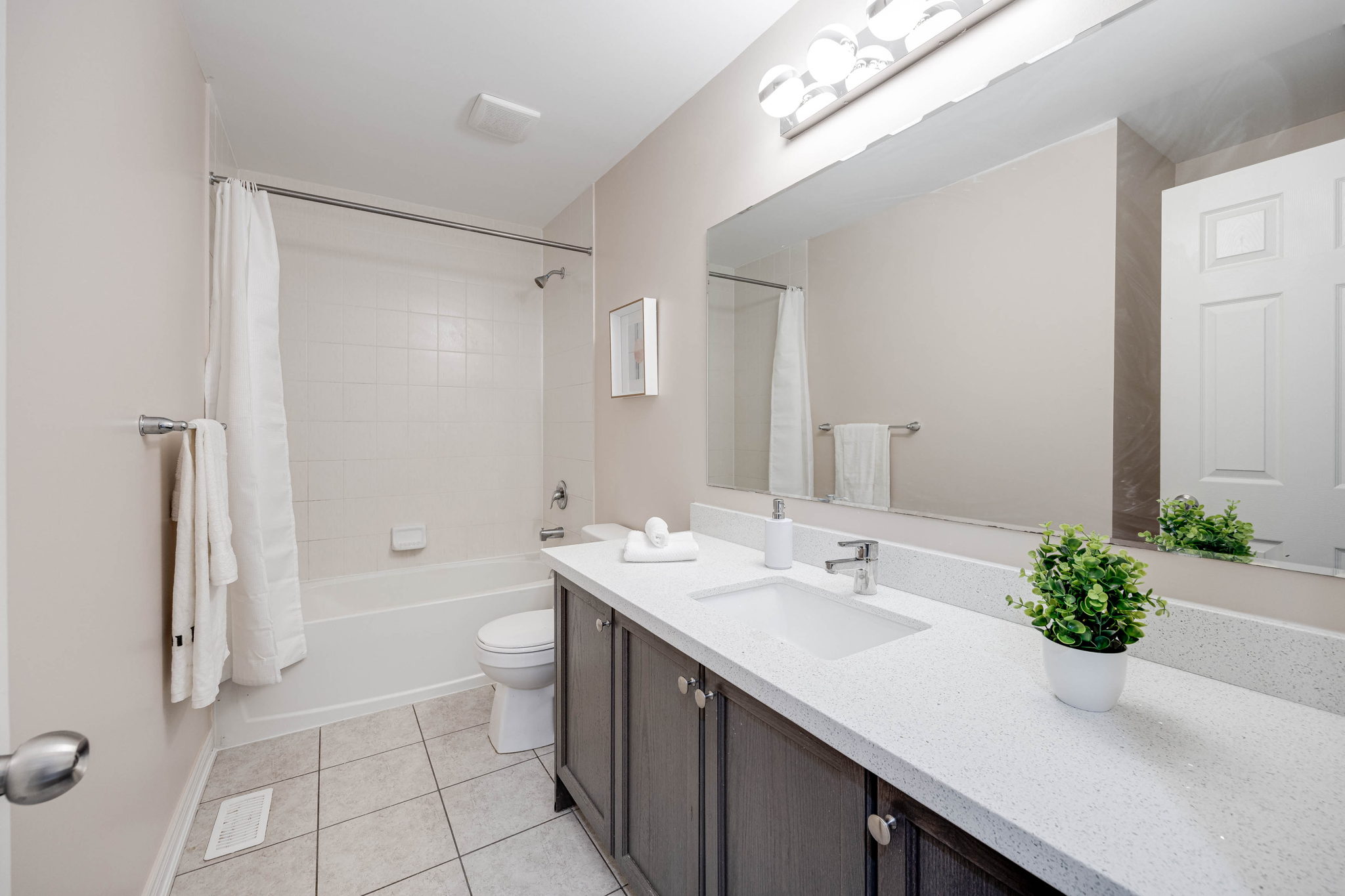 Burlington property showcase — delivered property photograph 28