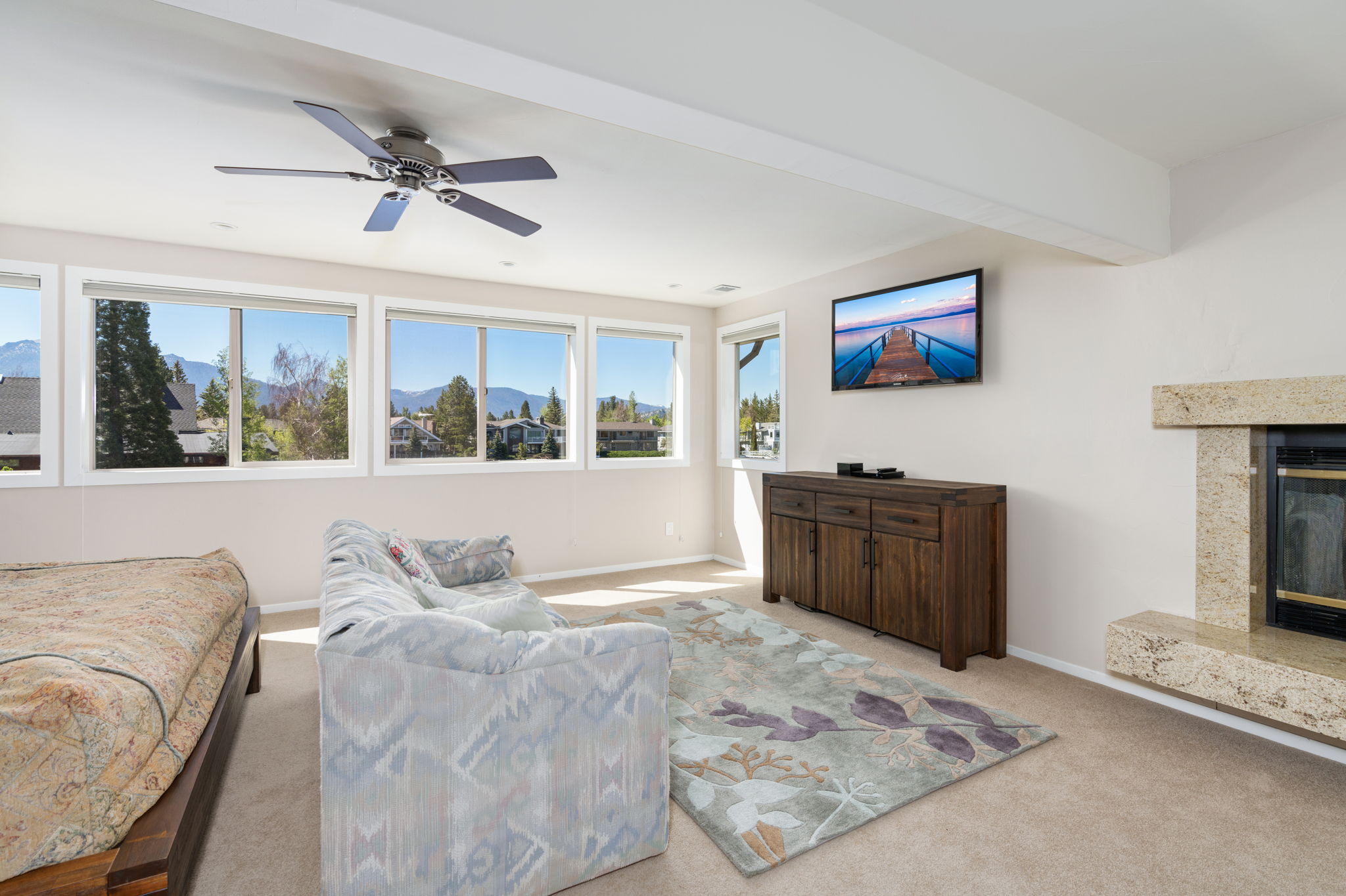 314 Beach Dr, South Lake Tahoe, CA 96150, USA Photo 5
