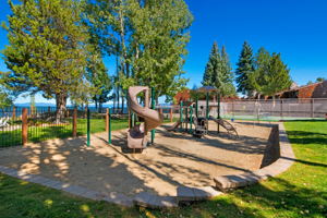 314 Beach Dr, South Lake Tahoe, CA 96150, USA Photo 39