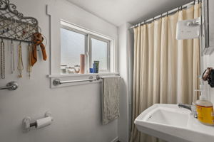 Studio Cabin Bathroom
