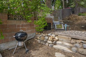 Studio Cabin Side Yard