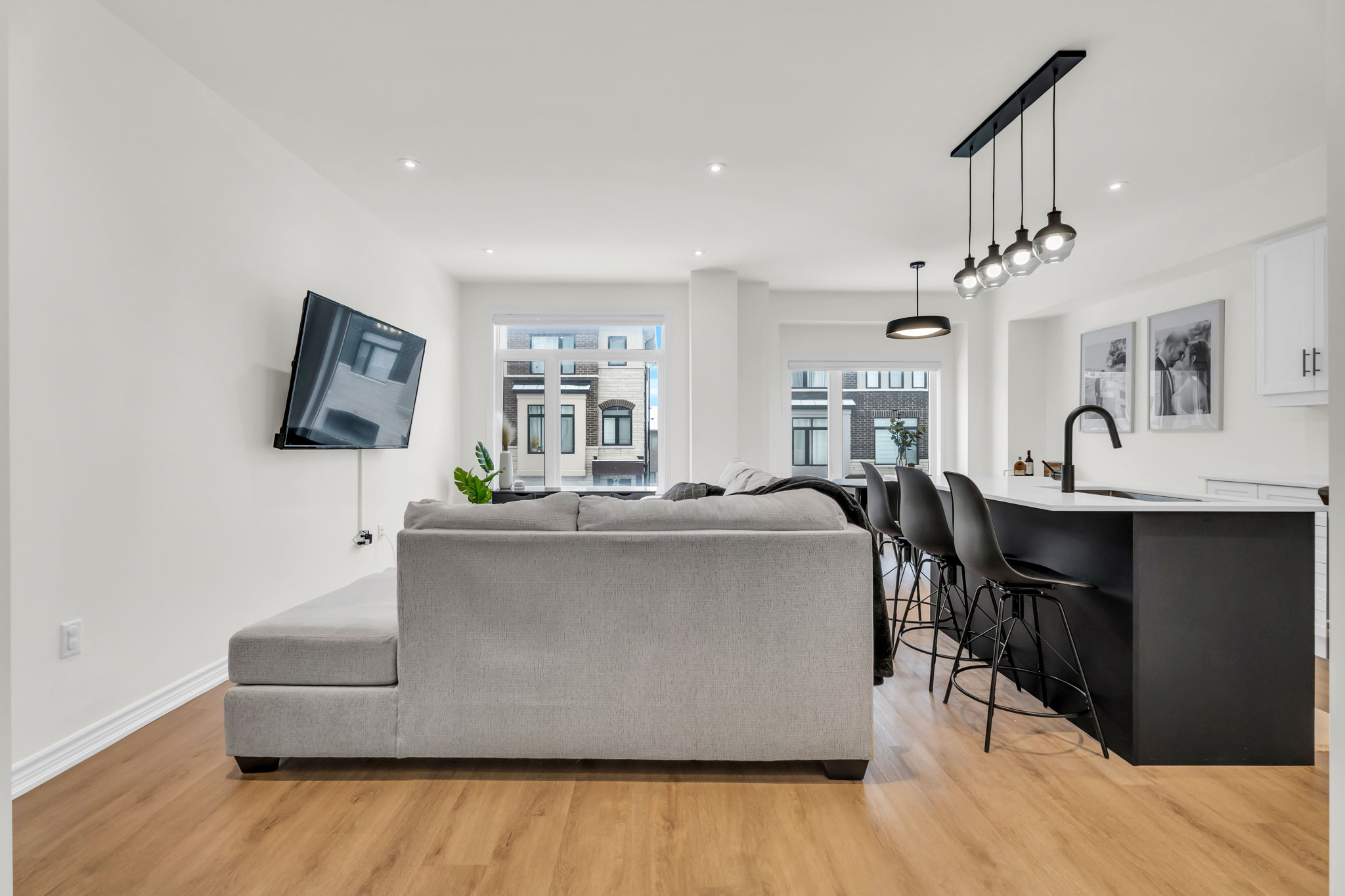 Living Room/Kitchen