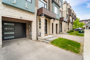Front Porch/Entrance