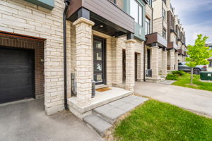 Front Porch/Entrance