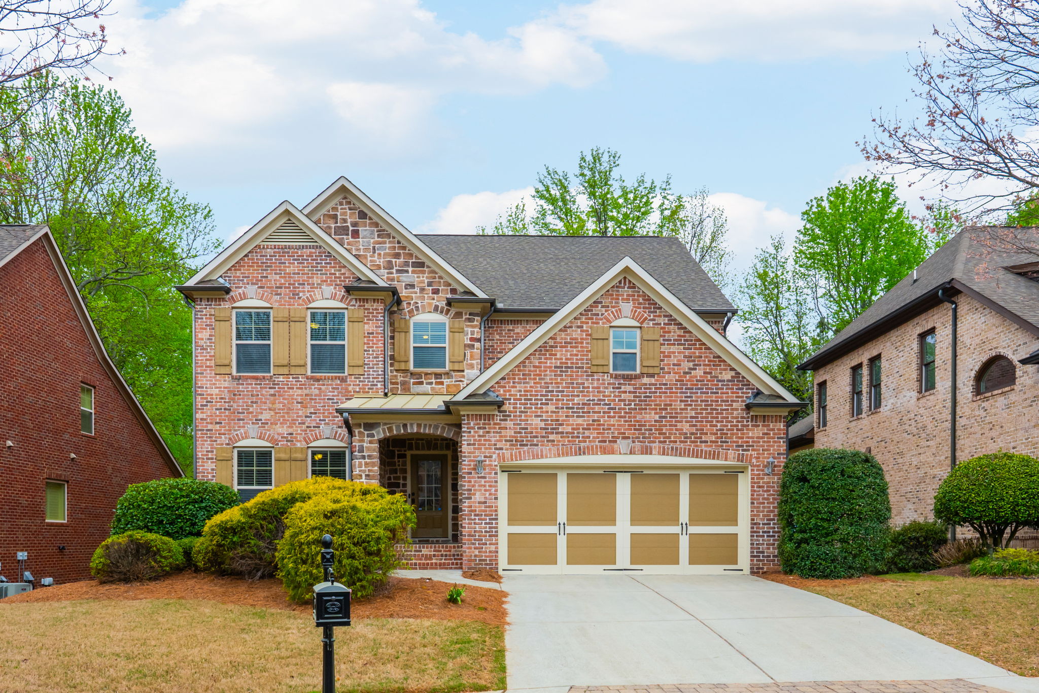 3-Sides Brick SE Facing Home