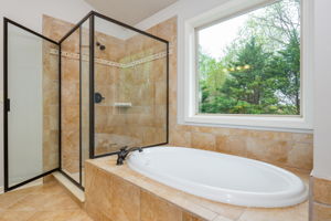 Garden tub w Private Views