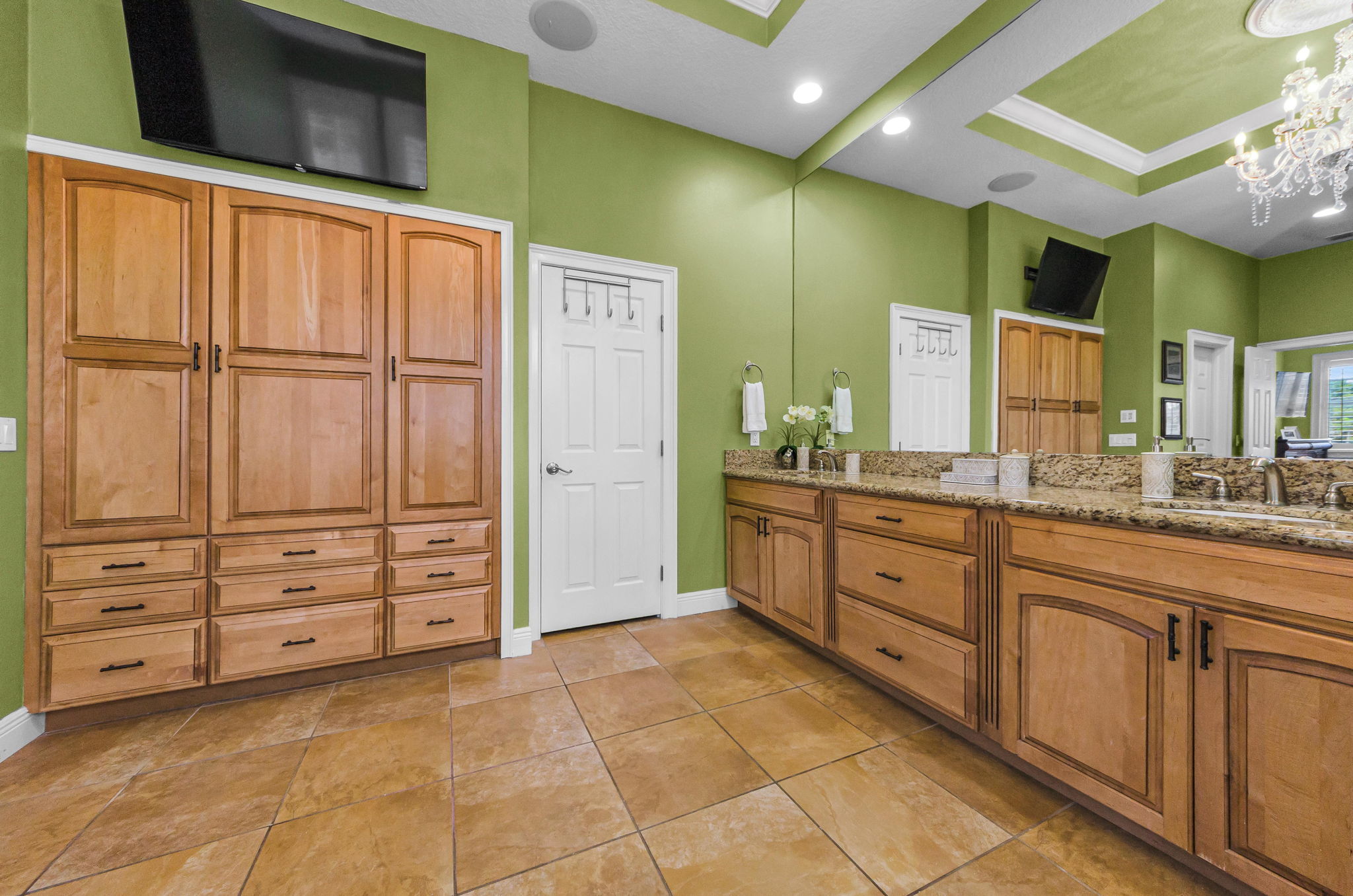 Lower Level Primary Bathroom 1b