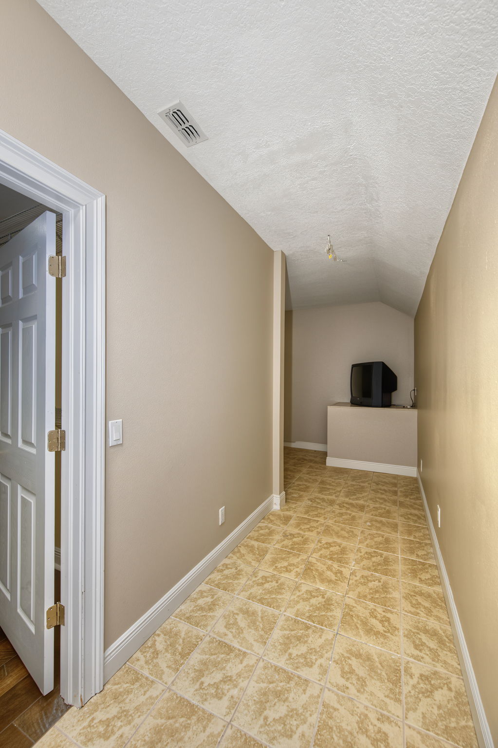 Upper Level Bedroom 4 Closet 1b