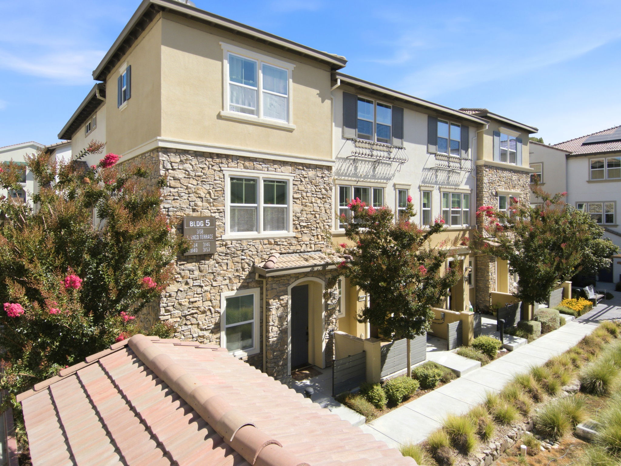 001_F8_AERIAL_3146 Blanco Terrace