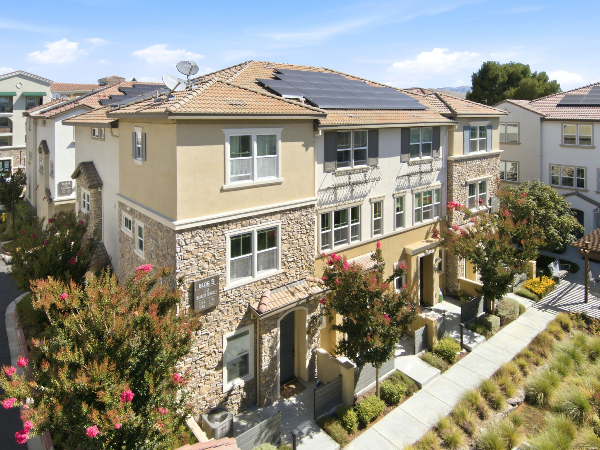 002_F8_AERIAL_3146 Blanco Terrace