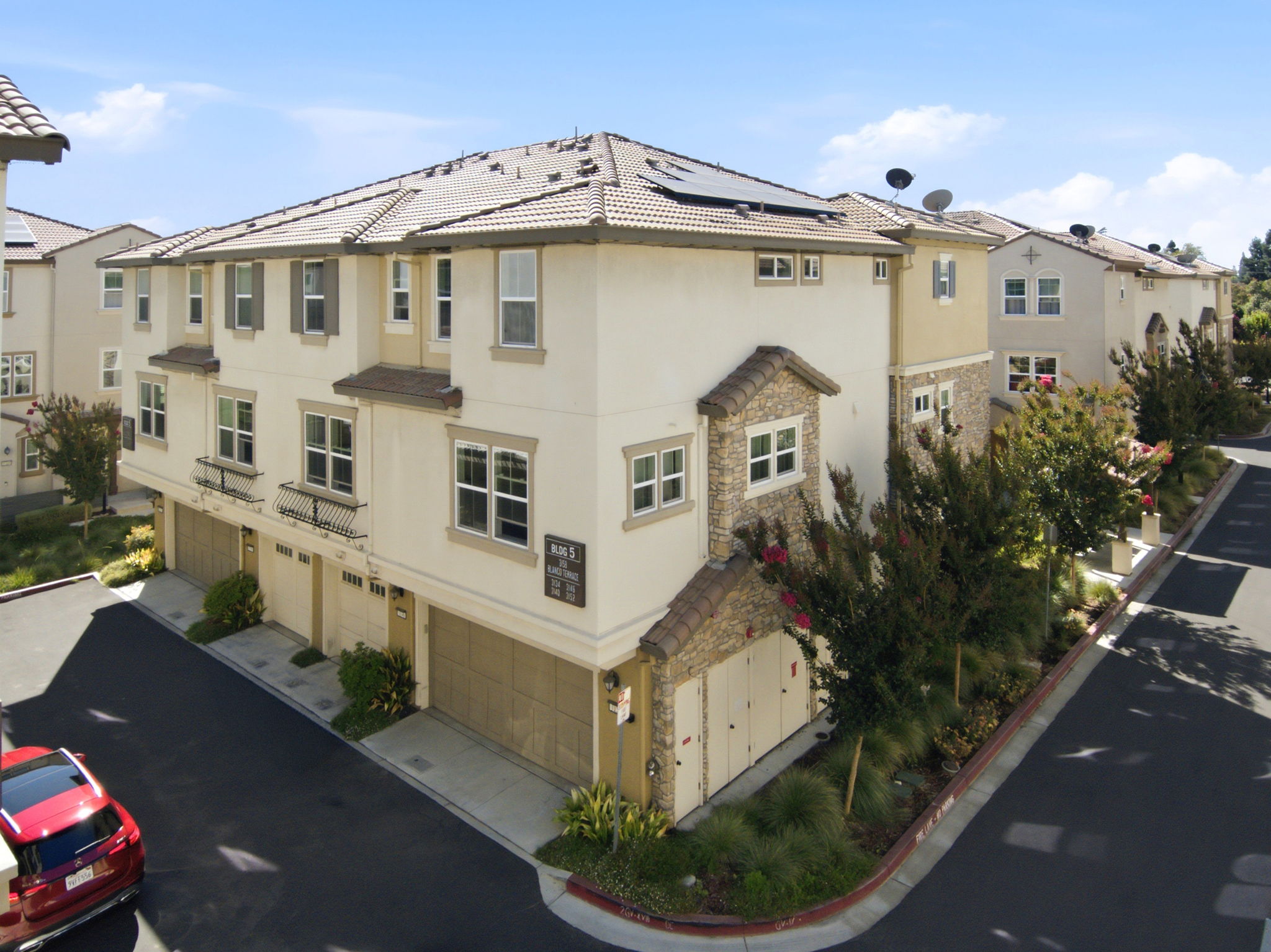 013_F8_AERIAL_3146 Blanco Terrace