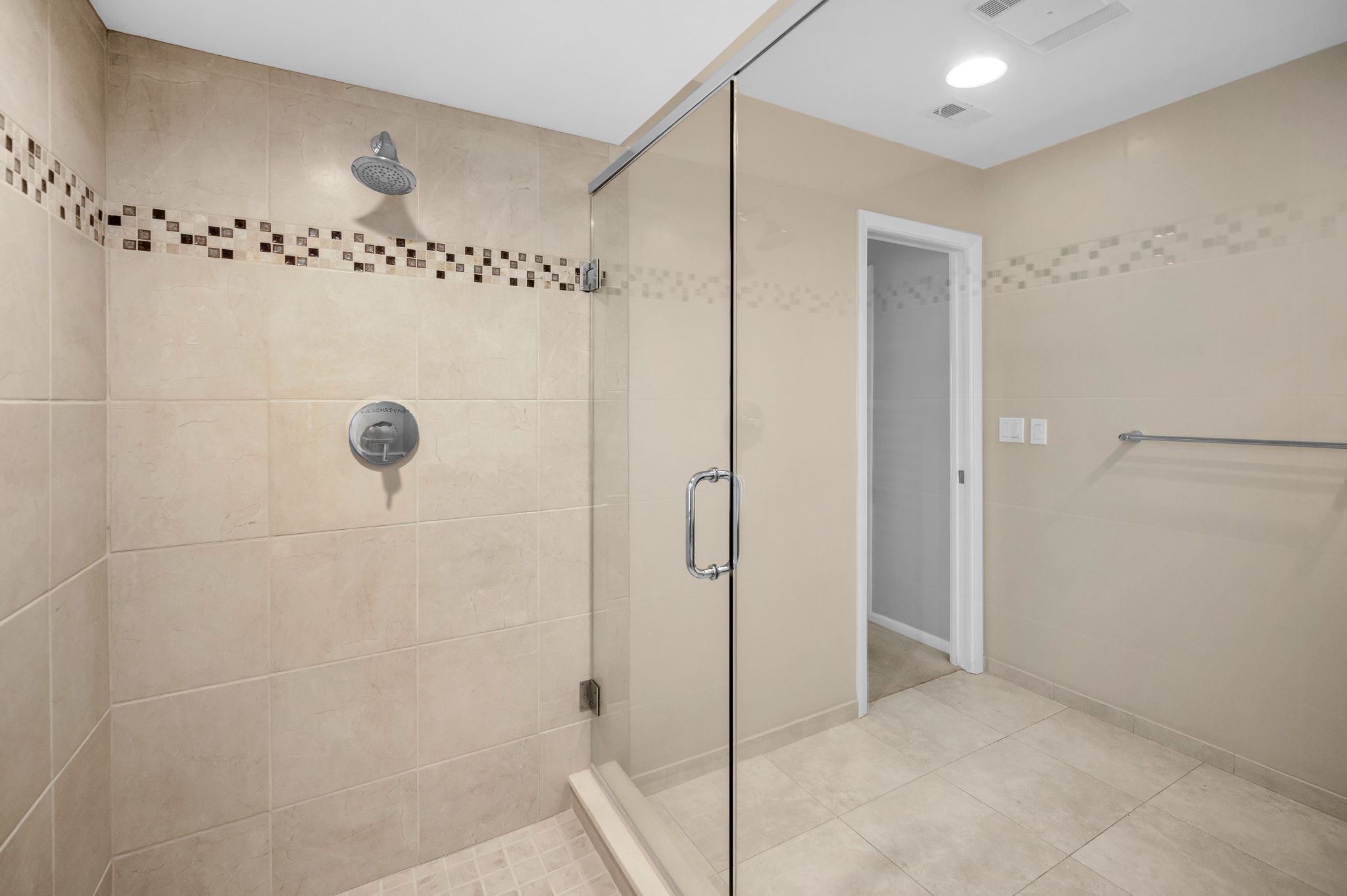 Master Bathroom1c