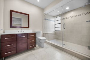 Master Bathroom1b