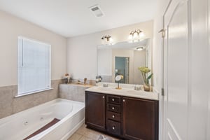 Spicy Cedar Ln-030.jpg