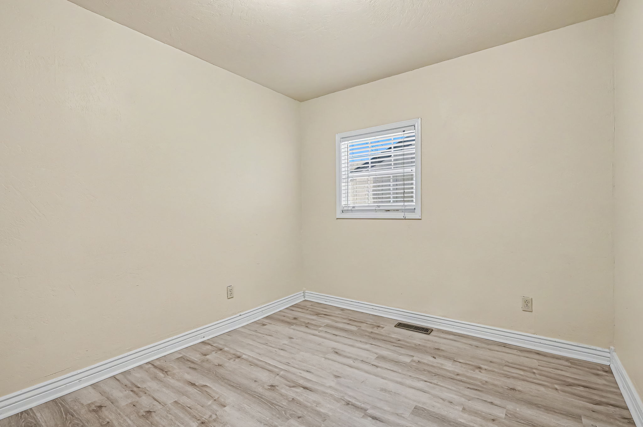 Guest Bedroom 1 Downstairs