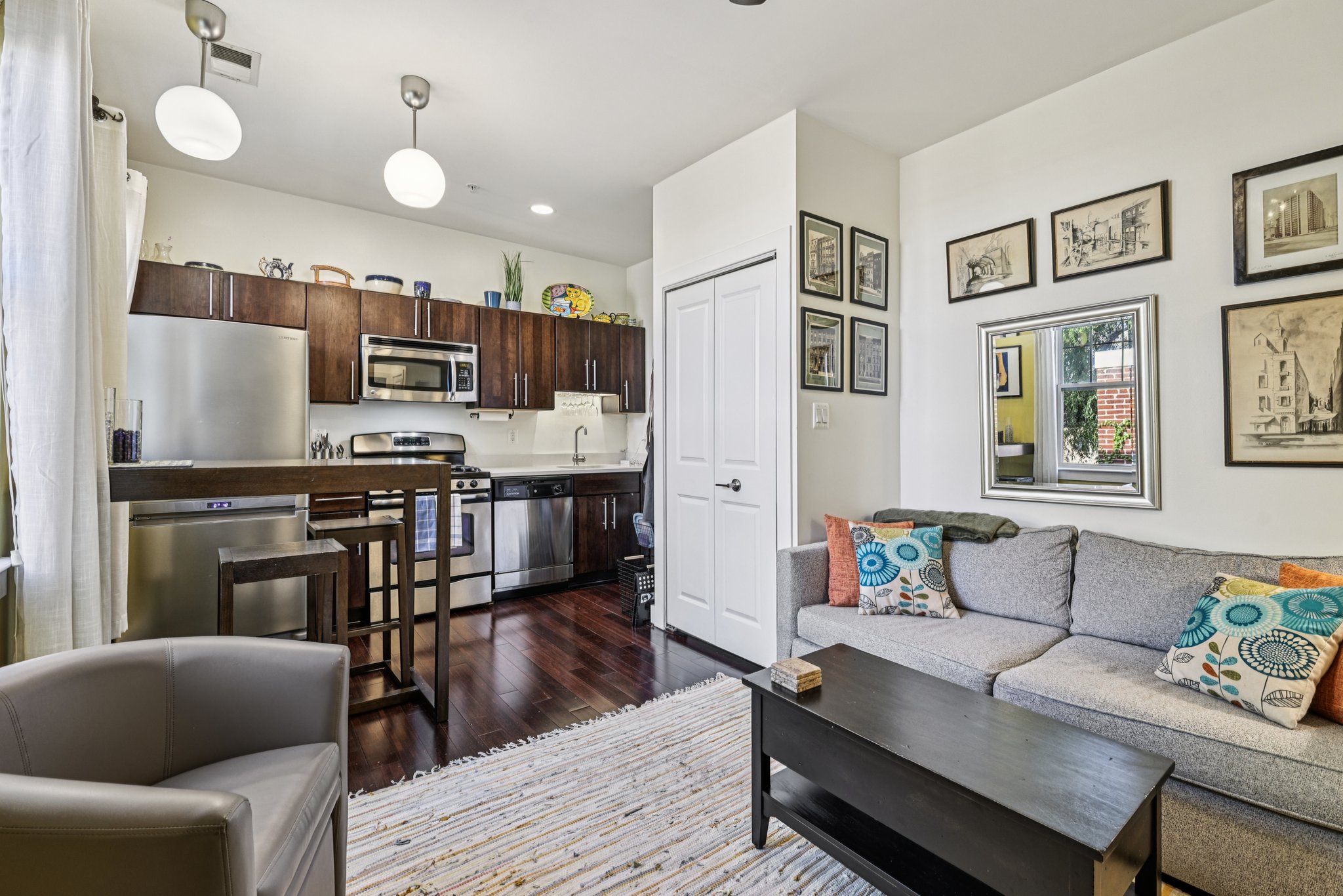 G St NE 304-S2608-005.jpg