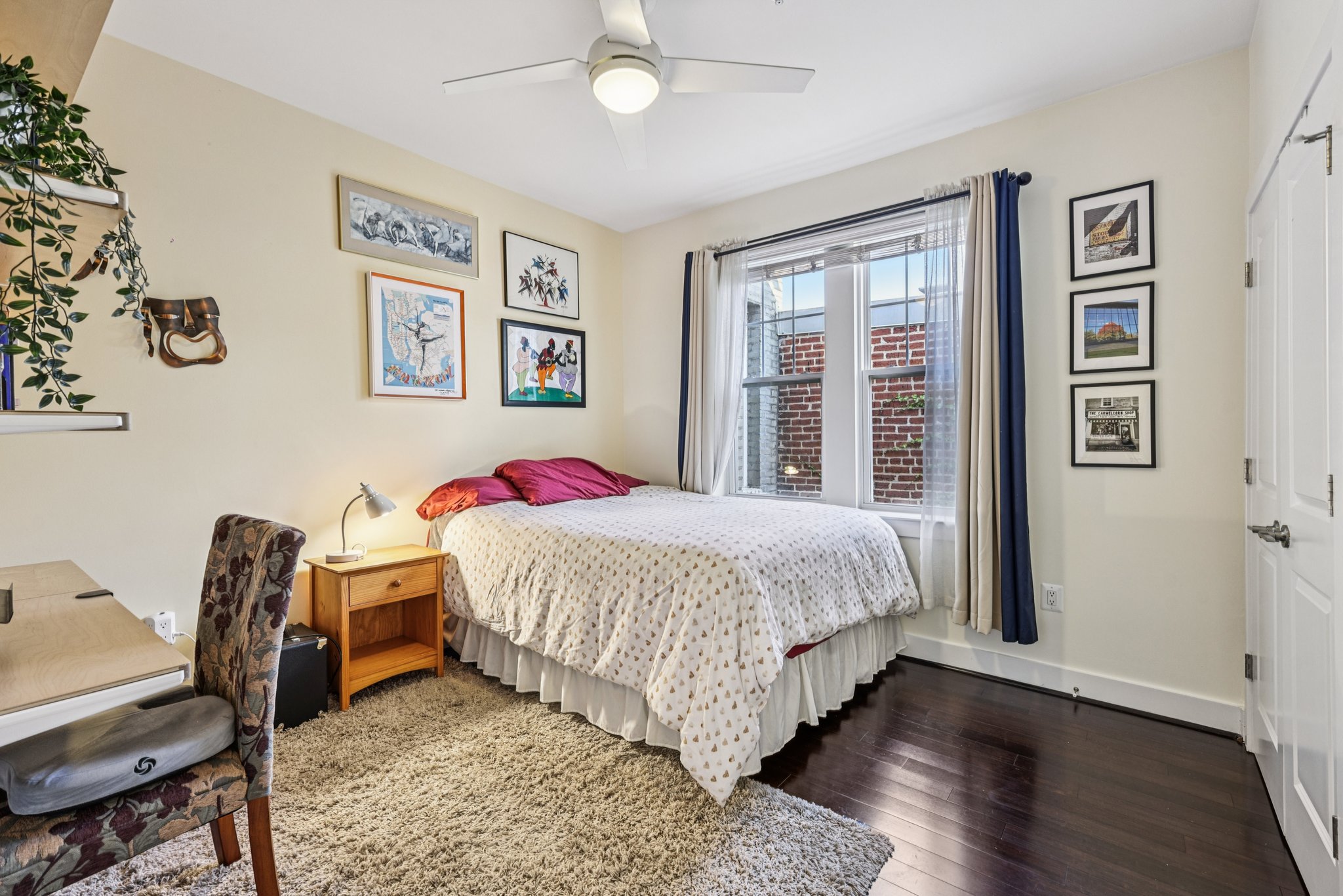 G St NE 304-S2608-015.jpg