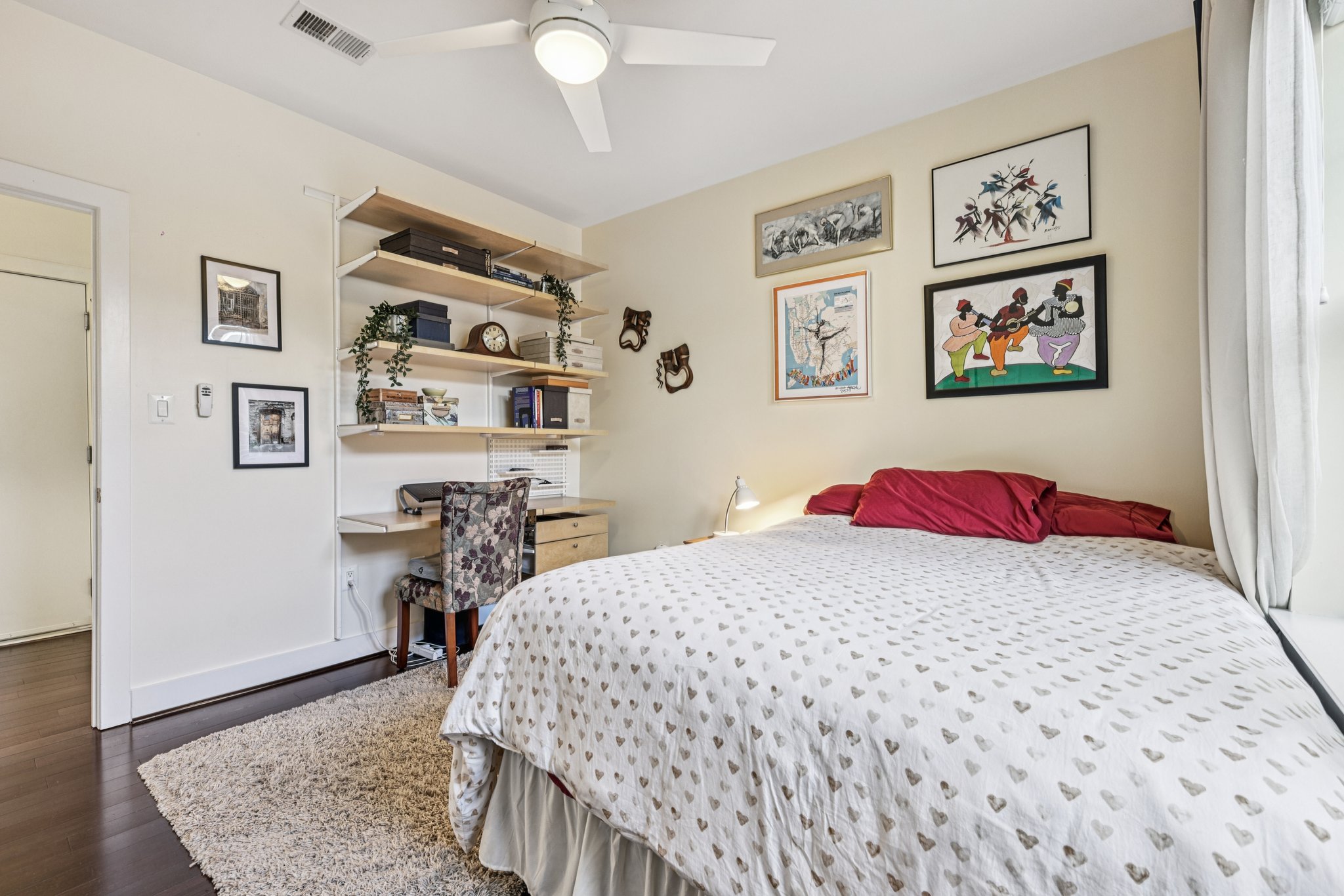 G St NE 304-S2608-016.jpg
