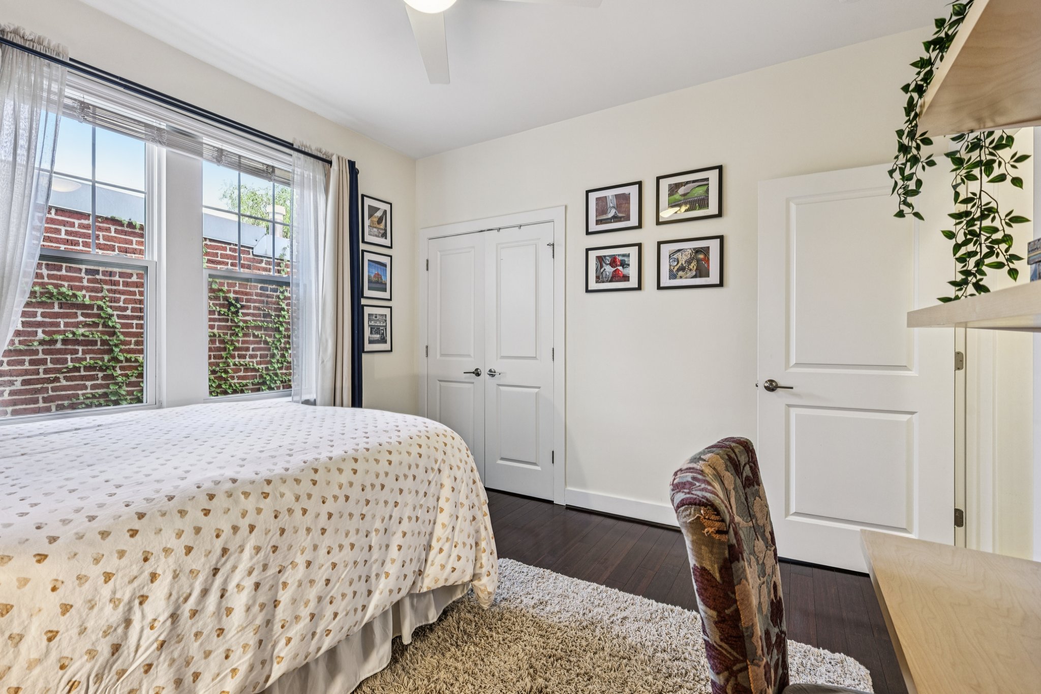 G St NE 304-S2608-017.jpg