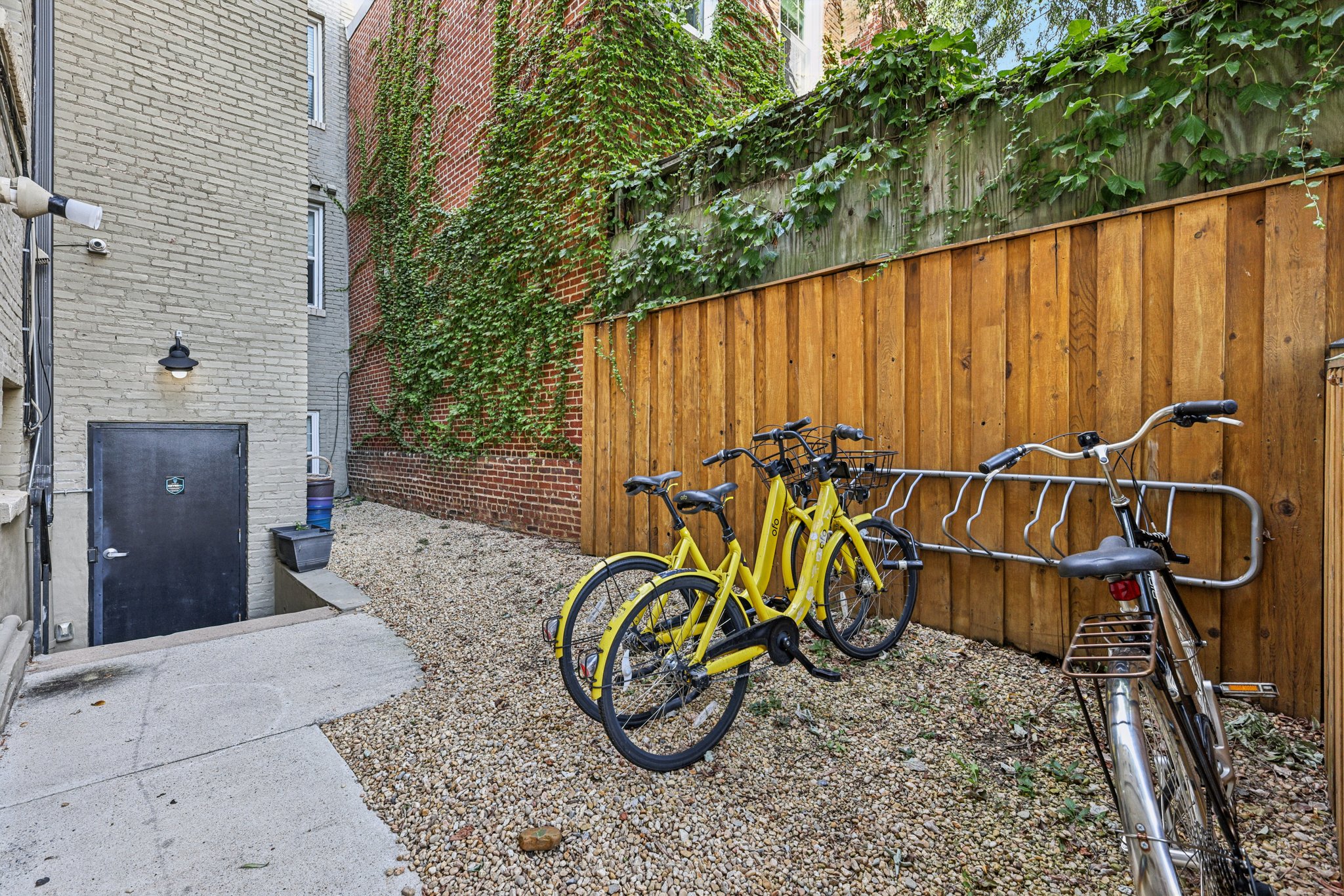 G St NE 304-S2608-019.jpg